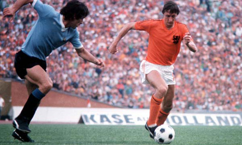 Cruyff, en el partido Holanda-Uruguay del Mundial 1974.