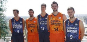 Las camisetas del Valencia Basket para la temporada 13-14.